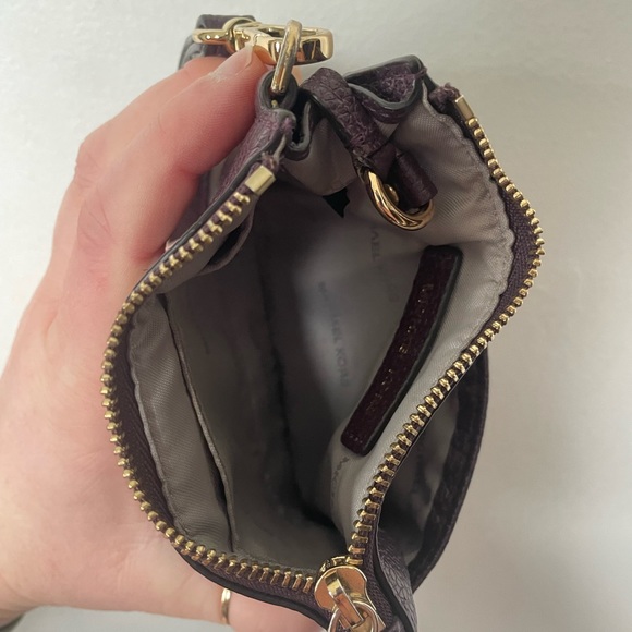 Michael Korrs Crossbody Bag and Matching Wallet - Picture 11 of 13